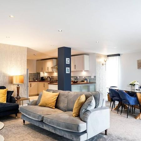 Beautiful 3 Bedroom Apartment By The Sea New Quay Eksteriør bilde