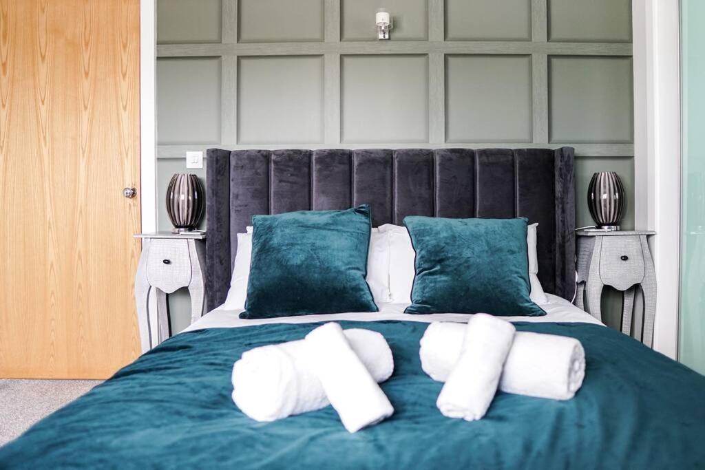 Beautiful 3 Bedroom Apartment By The Sea New Quay Eksteriør bilde