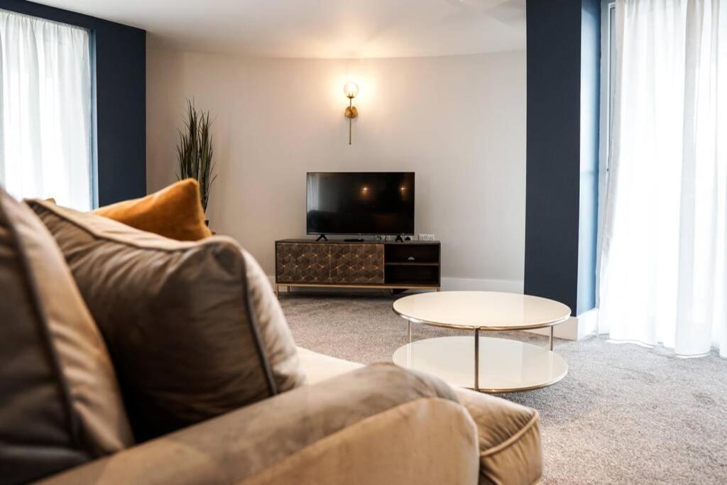 Beautiful 3 Bedroom Apartment By The Sea New Quay Eksteriør bilde