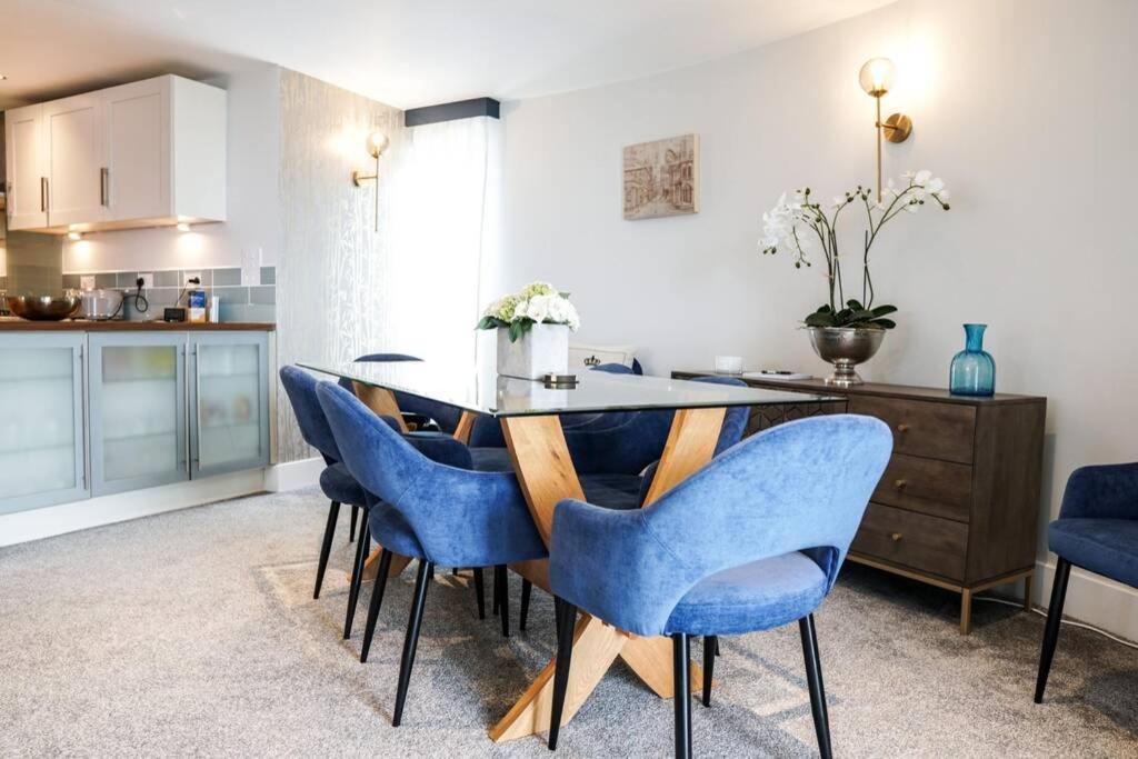 Beautiful 3 Bedroom Apartment By The Sea New Quay Eksteriør bilde