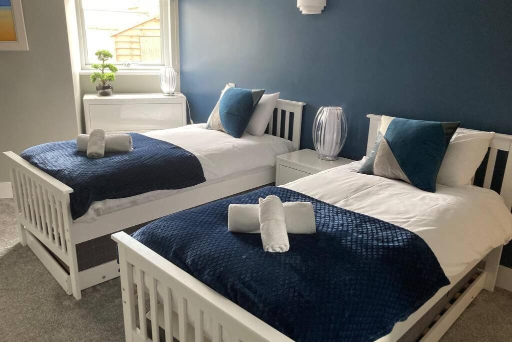 Beautiful 3 Bedroom Apartment By The Sea New Quay Eksteriør bilde