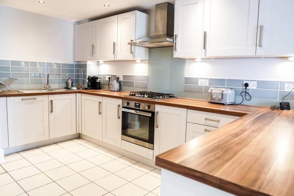 Beautiful 3 Bedroom Apartment By The Sea New Quay Eksteriør bilde