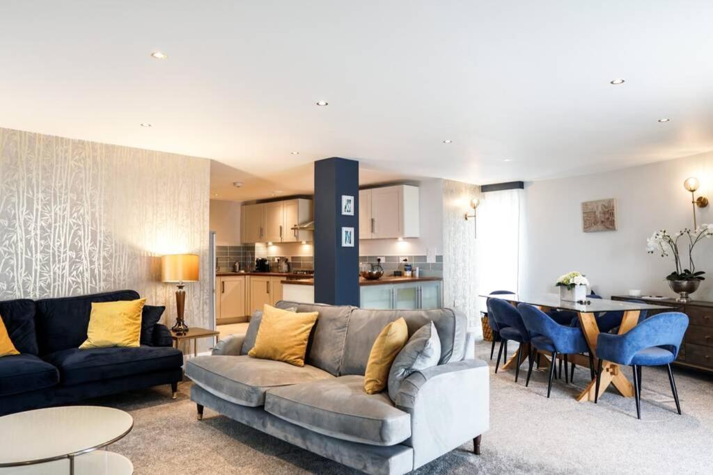 Beautiful 3 Bedroom Apartment By The Sea New Quay Eksteriør bilde