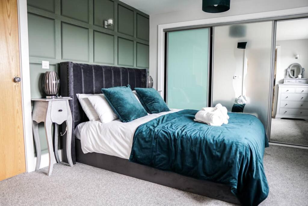 Beautiful 3 Bedroom Apartment By The Sea New Quay Eksteriør bilde