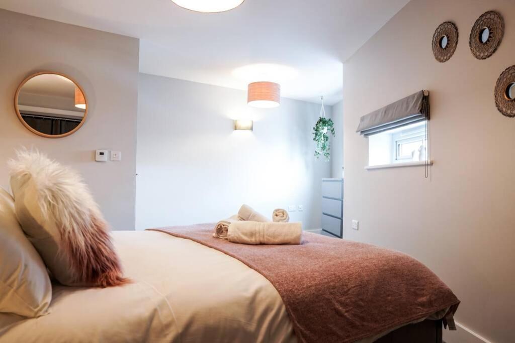 Beautiful 3 Bedroom Apartment By The Sea New Quay Eksteriør bilde