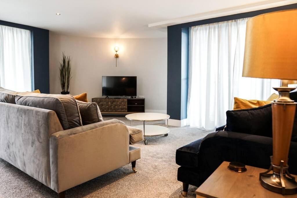 Beautiful 3 Bedroom Apartment By The Sea New Quay Eksteriør bilde