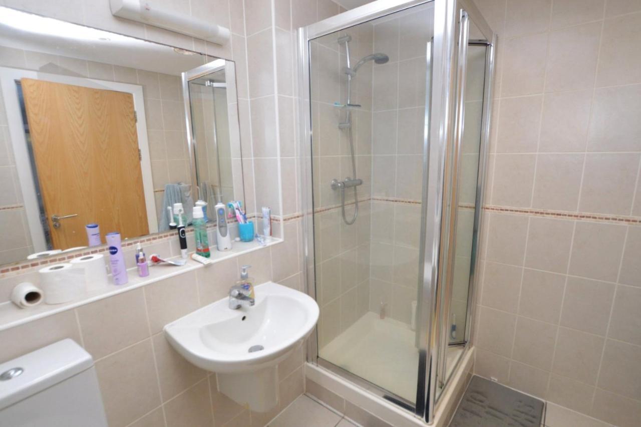 Beautiful 3 Bedroom Apartment By The Sea New Quay Eksteriør bilde