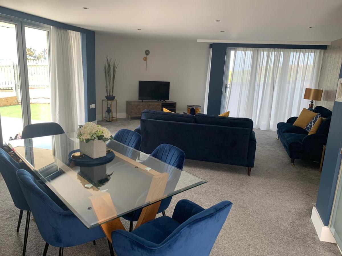 Beautiful 3 Bedroom Apartment By The Sea New Quay Eksteriør bilde