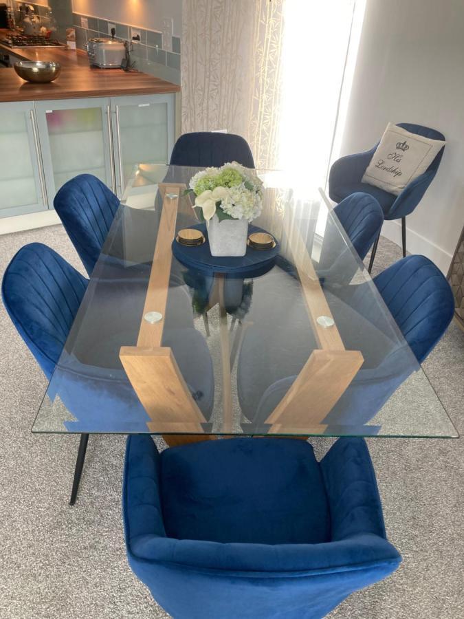 Beautiful 3 Bedroom Apartment By The Sea New Quay Eksteriør bilde