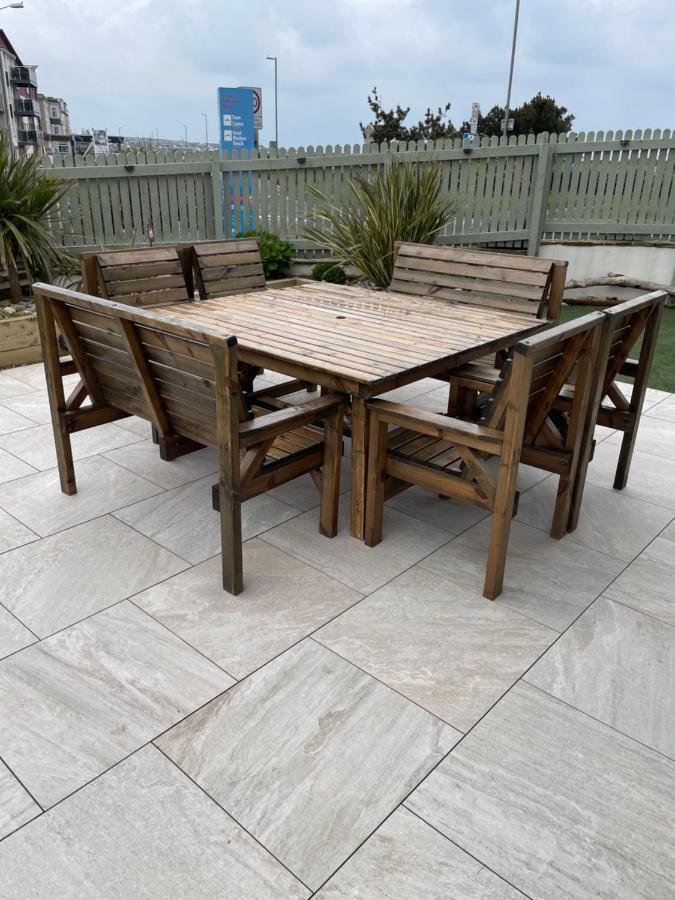 Beautiful 3 Bedroom Apartment By The Sea New Quay Eksteriør bilde